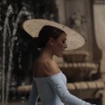Paula Ordovás con diseño de Redondo Brand/ Instagram @paulaordovas