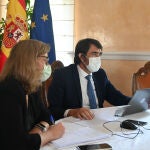 El consejero Juan Carlos Suárez-Quiñones junto a Elena Álvarez