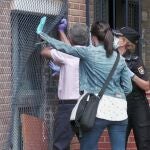 Agentes femeninos de la Policía Nacional en una detención EFE/ David Arjona.