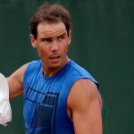 Rafa Nadal ya se está entrenando en las pistas de Roland Garros