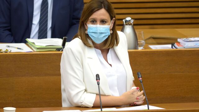 La diputada popular María José Catalá ha sido la encargada de defender la iniciativa para pedir que el BOE rectifique sobre el origen de las bandas valencianas