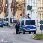 01 March 2021, Brandenburg, Cottbus: Police forces block Karl-Marx street during the defusing of a World War II bomb, part of downtown Cottbus was evacuated on Monday morning. Photo: Frank Hammerschmidt/dpa-Zentralbild/ZB (Foto de ARCHIVO)01/03/2021 ONLY FOR USE IN SPAIN