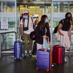 Llegada de viajeros a la Terminal 4 del aeropuerto Madrid-Barajas