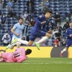 Havertz supera a Ederson antes de marcar el primer gol de la final de la Champions entre el Manchester City y el Chelsea