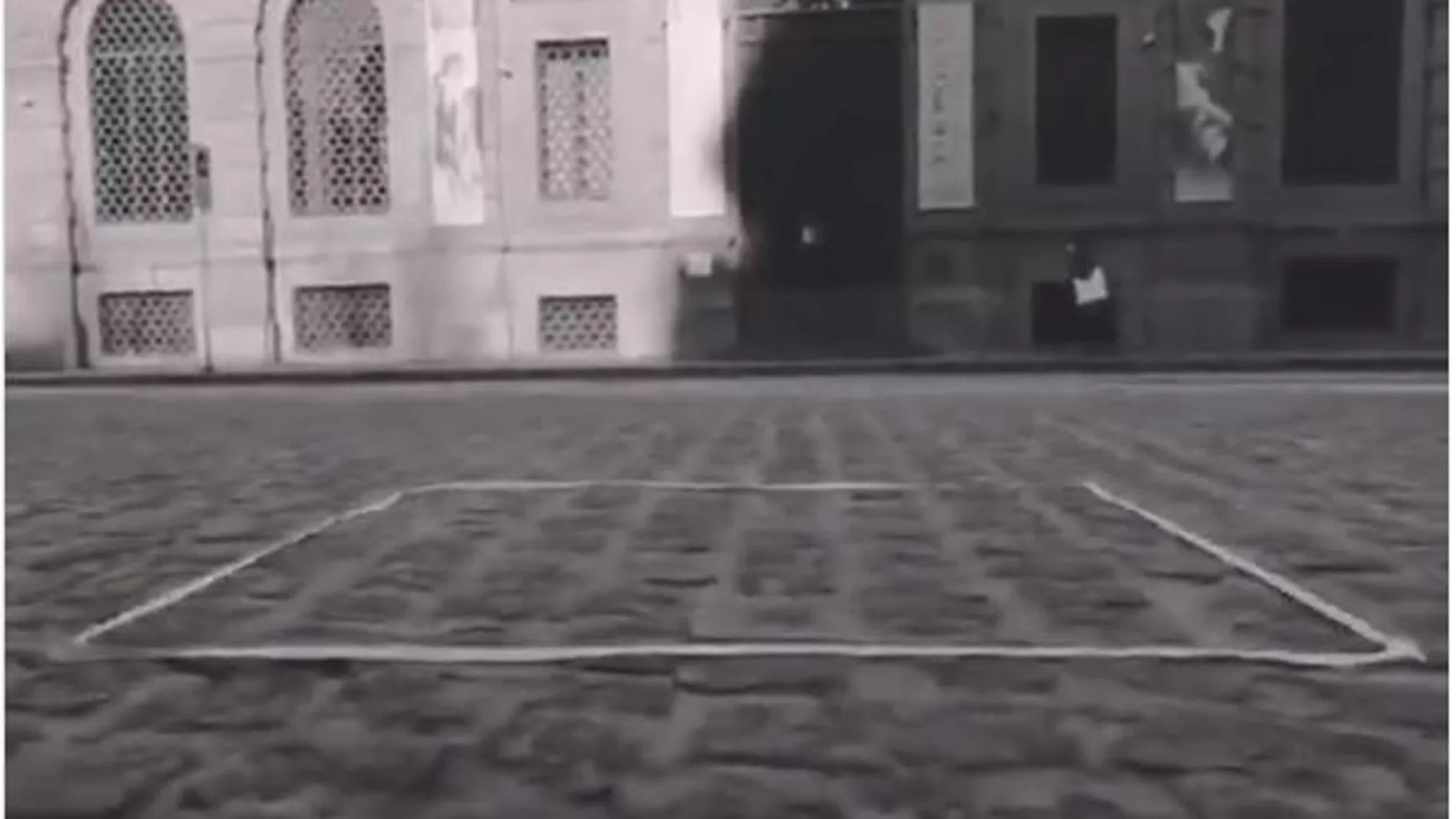 Salvatore Garau es un italiano que ha volcado su capacidad artística en crear obras «inmateriales»