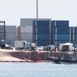 Equipos de rescate trabajando en el puerto de Castellón