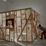 Exposición de Ida Applebroog en el museo Reina Sofía, celebrada en 2021