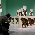 La obra «Everything is Fine» («Todo está bien», 1990-1993) sobresale en una de las salas del Reina Sofía