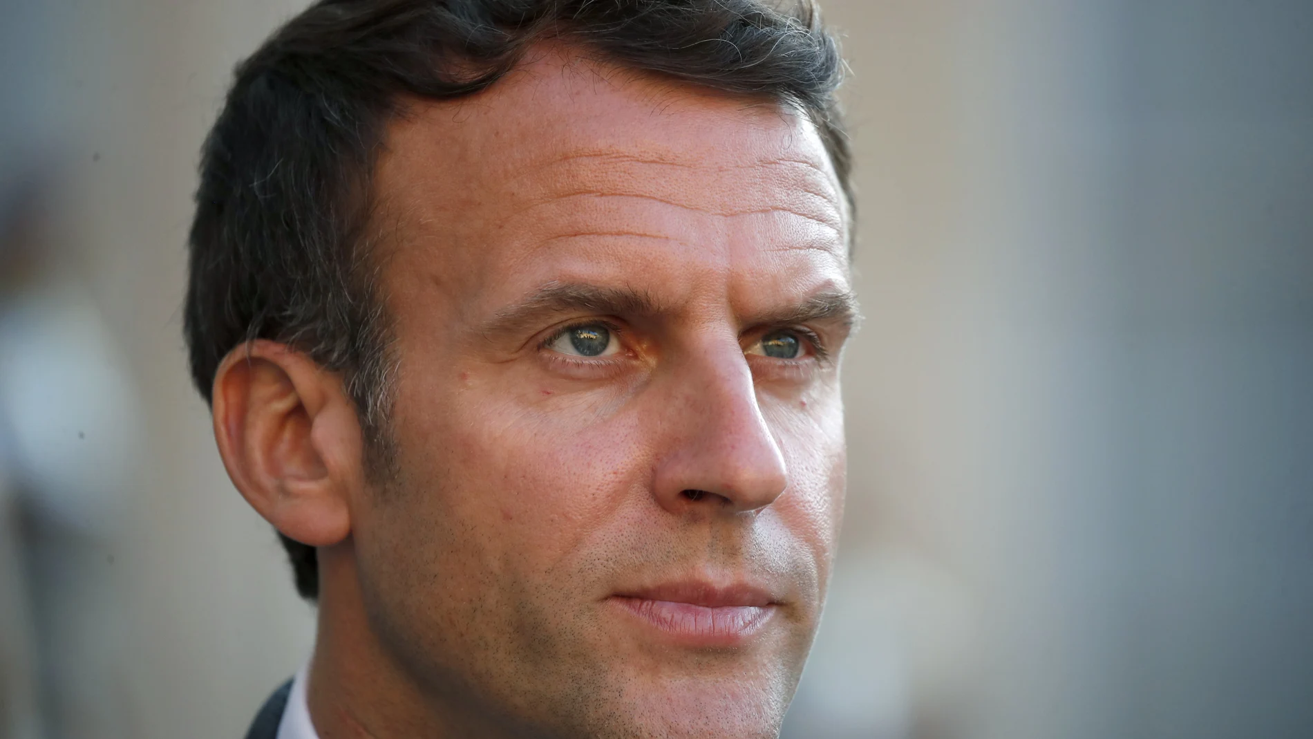 Emmanuel Macron trata de ganarse a la Francia olvidada que tanto ha mimado la ultra Marine Le Pen