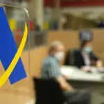 Señal en un cristal del icono de la Agencia Tributaria