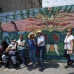 Mexicanos participan en un acto de campaña de las elecciones en México