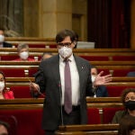 El líder del PSC, Salvador Illa, interviene, en la primera sesión de control del nuevo Ejecutivo, a 2 de junio de 2021, en el Parlament de Catalunya, Barcelona, (España). Durante esta sesión, marcada por la presentación de los miembros de su nuevo Govern, han debatido sobre el cambio de numeración de las legislaturas y sobre las comisiones legislativas que habrá en esta legislatura y su composición.02 JUNIO 2021;PLENO;PARLAMENT;NUEVO GOVERN;GENERALITATDavid Zorrakino / Europa Press02/06/2021
