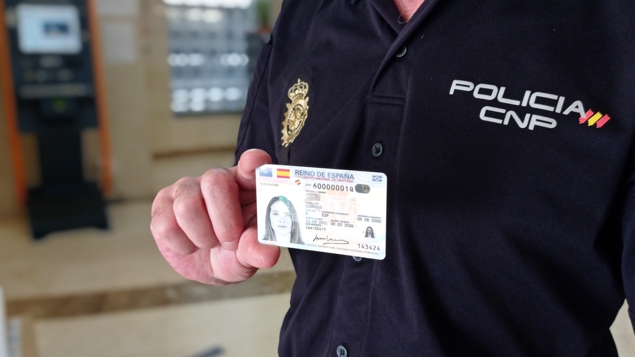La Policía Nacional avisa: esto te puede ocurrir si falsificas tu DNI o usas el de un amigo para entrar en la discoteca