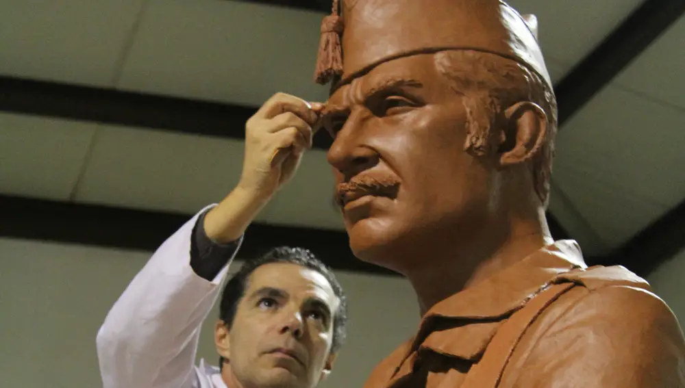 Estatua de la legión de Salvador Amaya