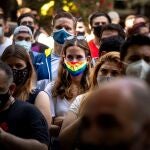 Participantes en la concentración celebrada en Barcelona, organizada por La plataforma LBTBIcat y el Observatorio contra la Homofobia, en protesta contra las agresiones homófobas EFE/ Enric Fontcuberta
