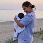 Paula Echevarría, con el pequeño Miguel en Marbella