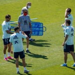 Luis Enrique y varios jugadores, en un entrenamiento