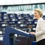 La presidenta de la Comisión Europea, Ursula von der Leyen, durante su intervención hoy en el Parlamento Europeo de Estrasburgo