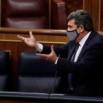 El ministro de Inclusión, Seguridad Social y Migraciones, José Luis Escrivá, durante la sesión de control al Gobierno de miércoles 9 de junio