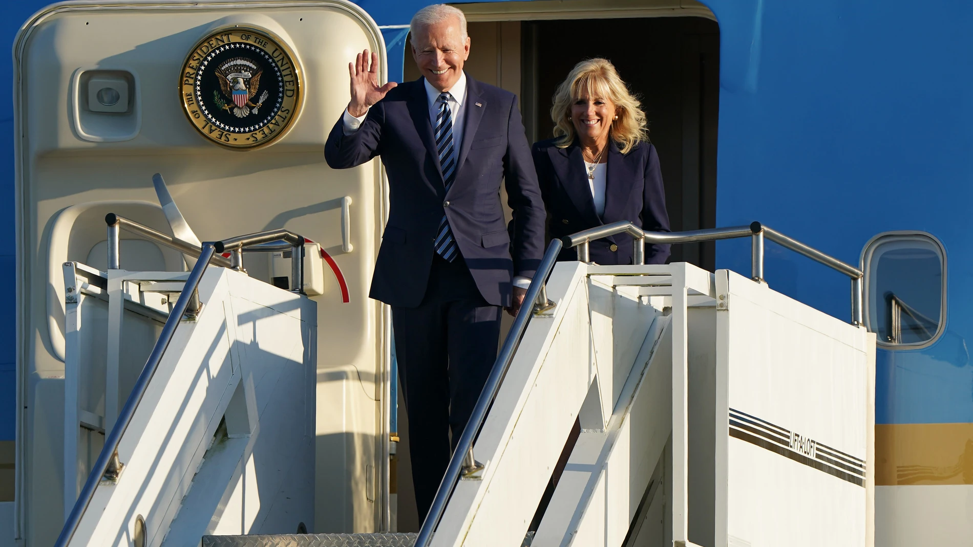 Joe Biden y la primera dama, a su llegada a Suffolk (Reino Unido) para asistir a la cumbre del G-7 del viernes