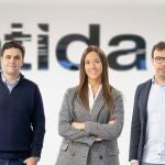 De izquierda a derecha, Ernesto Martín Director general de Atida en el sur de Europa, Reme NavarroCo-fundadora de Mifarma y directora de estrategia de Negocio de Atida en el sur de Europa y Javier de la Rosa Cofundador de Mifarma y director de Desarrollo e-Commerce de Atida en el sur de Europa
