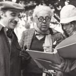 Berlanga, en el centro y con José Sazatornil e Isabel Mulá, en el rodaje de «La escopeta nacional»