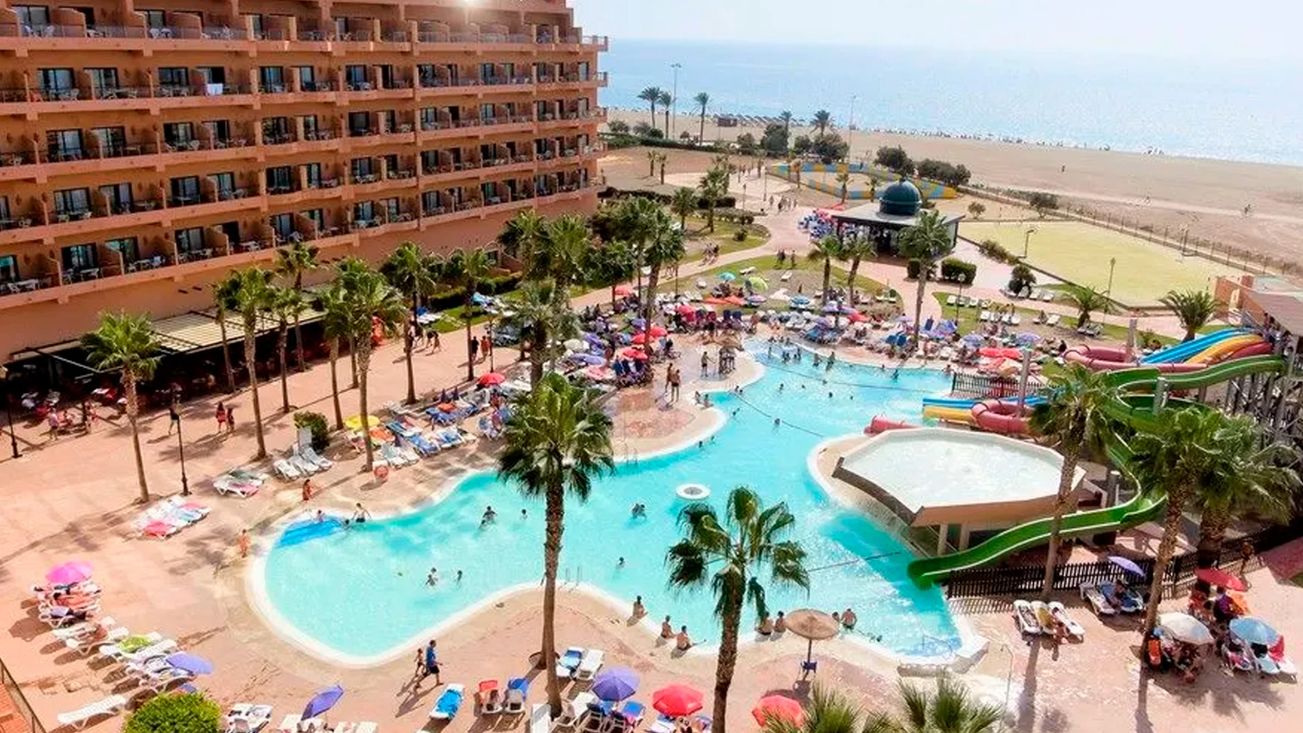 Panorámica del Hotel Alegría Colonial Mar, en la Costa de Almería
