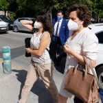 Juana Rivas, acompañada de sus abogados