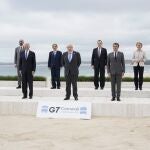 Foto de familia de los líderes del G7. De izquierda a derecha: Primer Ministro de Canadá Justin Trudeau, Presidente del Consejo Europeo Charles Michel, Presidente de los Estados Unidos Joe Biden, Primer Ministro de Japón Yoshihide Suga, Primer Ministro de Reino Unido Boris Johnson, Primer Ministro de Italia Mario Draghi, Presidente de Francia Emmanuel Macron, Presidente de la Comisión Europea Ursula von der Leyen y Canciller alemana Angela Merkel. AP