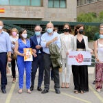 Cargos públicos de Ciudadanos, acompañados por afiliados y simpatizantes del partido, muestran su rechazo al indulto de los presos del 'proces', en las puertas de la Delegación del Gobierno. Asisten, Francisco Igea, Gema Villarroel, Luis Fuentes, Ana Carlota Amigo, Javier Ortega y Marta Sanz, entre otros