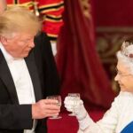 El expresidente de Estados Unidos Donald Trump junto a la reina Isabel II. Reuters