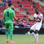 Luis Advíncula con el Rayo Vallecano.