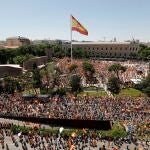 La céntrica plaza madrileña empezó a llenarse una hora antes del inicio de la concentración.