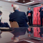 El presidente de AVE, Vicente Boluda; y el presidente de la Generalitat, Ximo Puig, intervienen en el almuerzo-coloquio organizado por la Asociación Valenciana de Empresarios