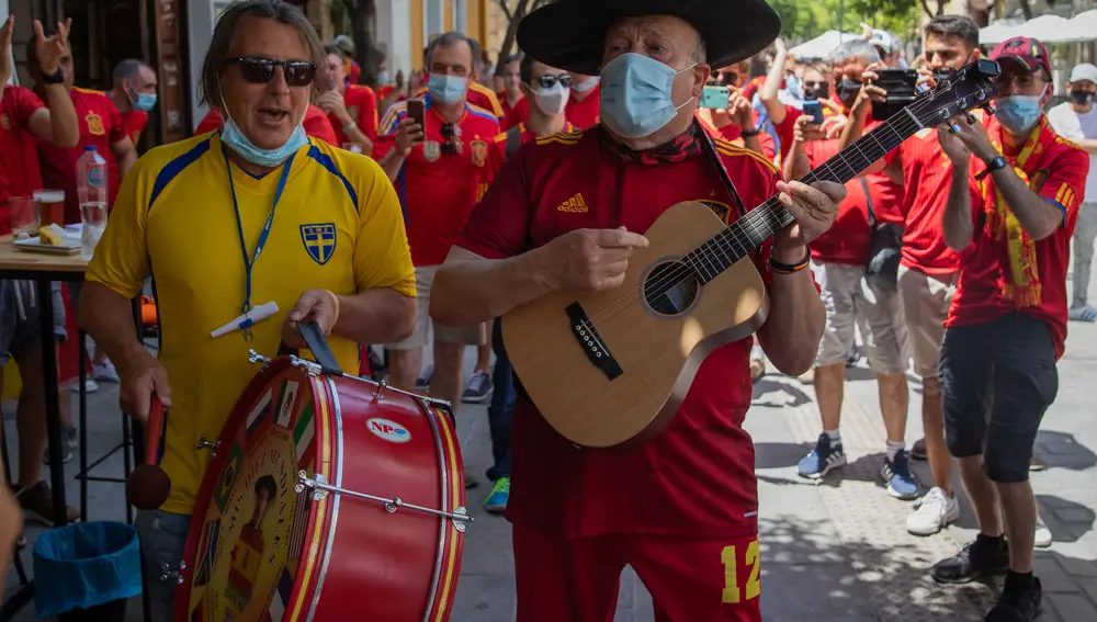 Manolo 'el del Bombo, en un partido de España en la Euro 2020