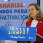 La vicepresidenta segunda y ministra de Asuntos Económicos y Transformación Digital, Nadia Calviño, durante la rueda de prensa que ofreció este lunes con el presidente del Gobierno de Canarias, Ángel Víctor Torres