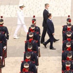 El Rey Felipe VI con el presidente de la República de Corea, Moon Jae-in, ayer, en Madrid