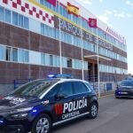 Vehículos de la Policía Local de Cartagena, frente al Parque de Seguridad