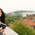 En «Lo que la marea esconde» María Oruña vuelve a llevar la trama de sus novelas a Santander