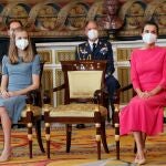 MADRID, 18/06/2021.- La reina Letizia y la Princesa de Asturias, durante el acto de imposición de condecoraciones de la Orden del Mérito Civil con motivo del VII aniversario de la proclamación de S.M. el Rey, este viernes en el Palacio Real de Madrid. EFE/Ballesteros POOL