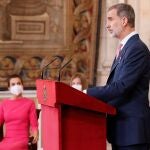 El rey Felipe VI pronuncia su discurso durante el acto de imposición de condecoraciones de la Orden del Mérito Civi