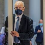 El exconseller y exdiputado 'popular' en Les Corts, Rafael Blasco, sale de la Audiencia Provincial en la Ciudad de la Justicia, a 7 de junio de 2021, en Valencia, Comunidad Valenciana (España). Blasco se ha sentado hoy en el banquillo de los acusados por un presunto amaño en contratos de informática, dentro del conocido como ‘caso Cooperación’. La Fiscalía reclama dos años y ocho meses de prisión para el exconseller y el pago de una multa de 400.000 euros por un delito continuado de tráfico de influencias en concurso con delitos continuados de prevaricación y fraude a la Administración.07 JUNIO 2021;POPULARES;PP;RAFAEL BLASCO;IMPUTADO;CASORober Solsona / Europa Press07/06/2021