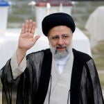 Ebrahim Raisi tras votar el viernes en una mezquita