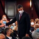 El presidente del Gobierno, Pedro Sánchez, a su salida del Teatre del Liceu de Barcelona, ayer