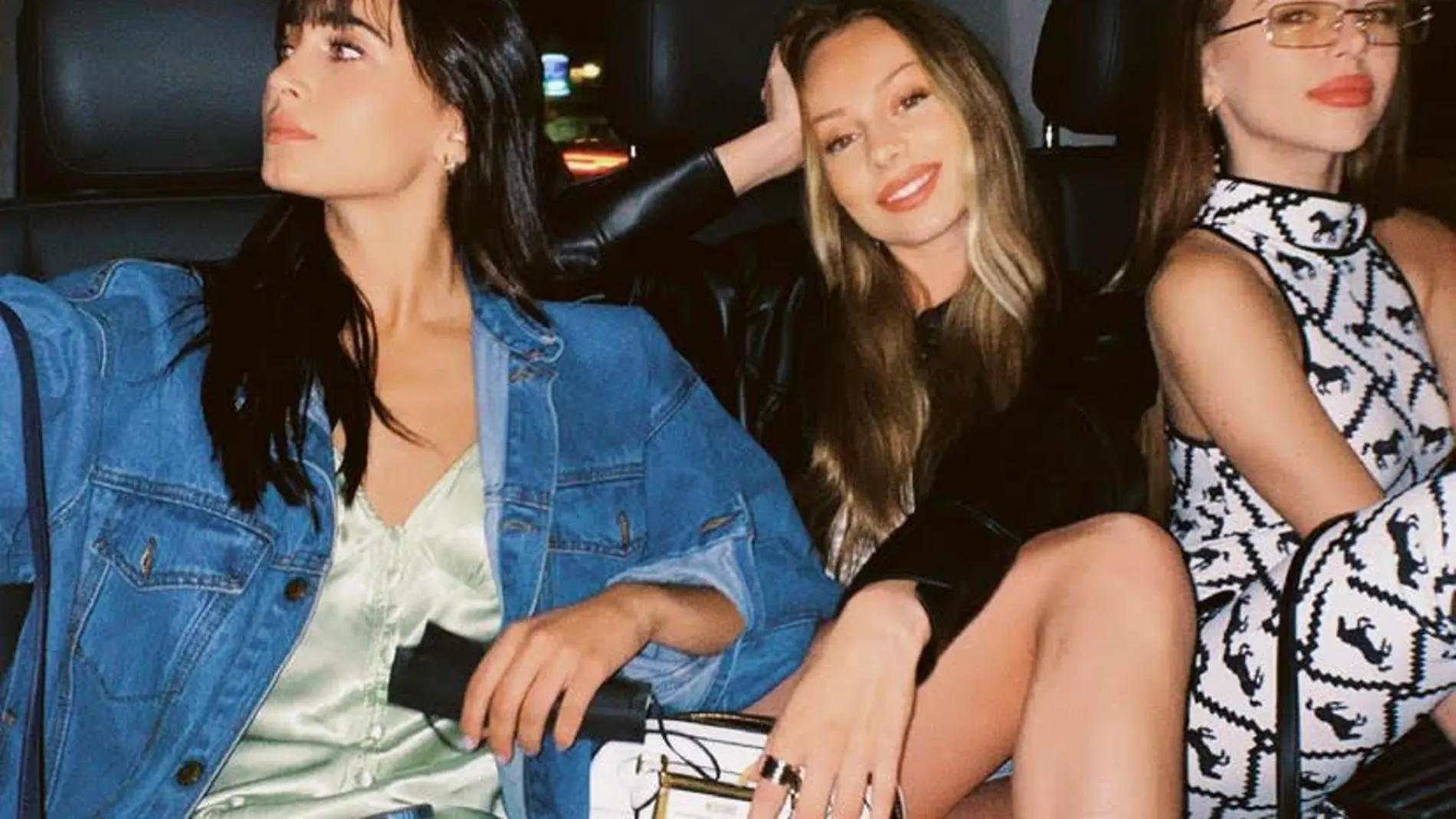 Aitana y Ester Expósito disfrutando de la noche en Madrid.