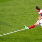 El gol con el exterior de la bota de Modric que rompió el empate en el Croacia - Escocia