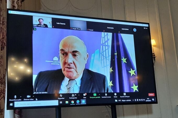 De Guindos defiende la Sareb como “un instrumento útil” y recuerda a Calviño que puede vender su cartera