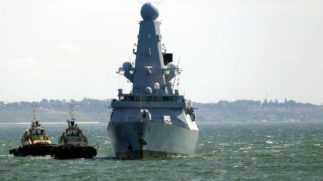 El destructor británico "HMS Defender" llega al puerto de Odesa en Ucrania del Este el pasado 18 de junio