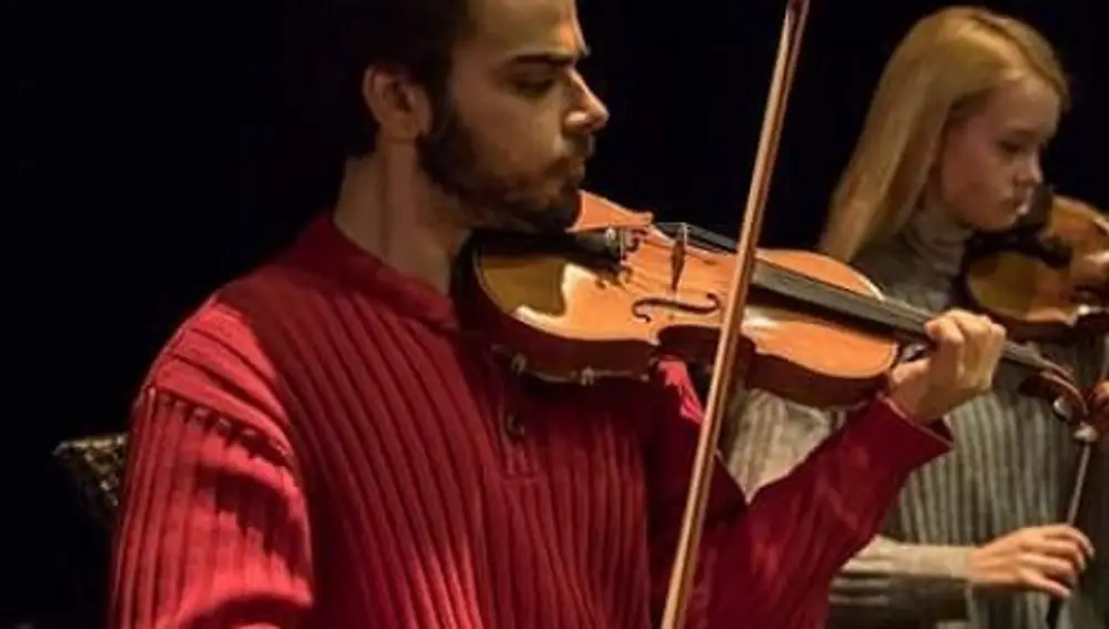 Pablo Díaz estudia violín