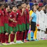 Francia y Portugal posan antes de empezar el partido